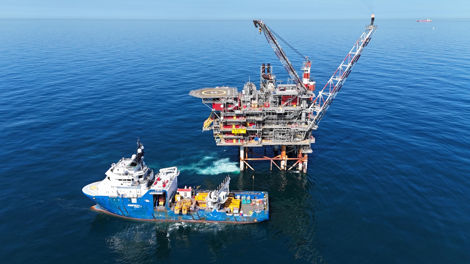 Go Electra alongside the De Ruyter platform